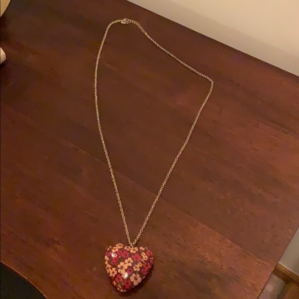 34” Goldlike chain with a floral heart pendant